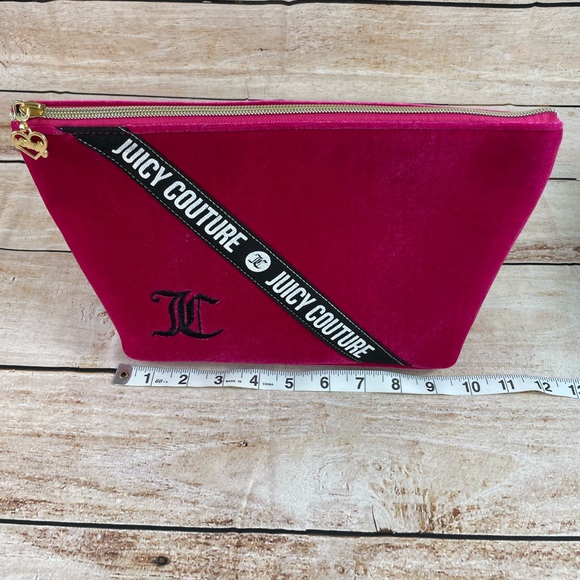 ๐ Juicy Couture Soft Velvet Cosmetic Bag - Picture 9 of 12